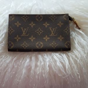 Louis Vuitton  toiletry monogram 17